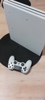 PS4 pro - 4