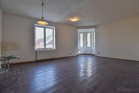 Prodej domu - kombinace komerčního využití a bydlení - 4