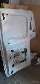 Prodám na Toyota ProAce zadní dveře půlené - 4