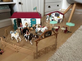 Schleich dům, stáj, karavan, kavárna - 4