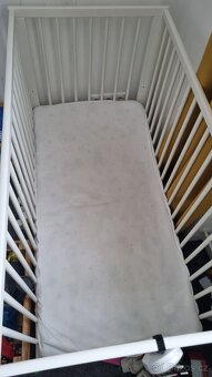 Postýlka Ikea s matrací Traumeland a ochranným prostěradlemo - 4