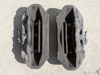 6‑pístkové přední brzdy BREMBO L322/L320 - 4