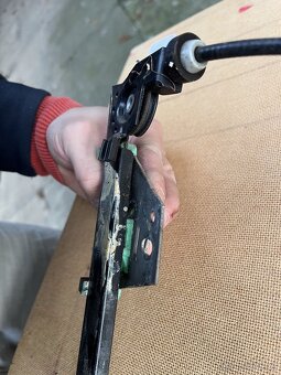 2x stahovačka u řidiče na VW T4 pofacelift - 4