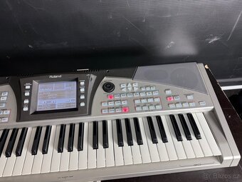 Roland E50 Arranger Keyboard - 4