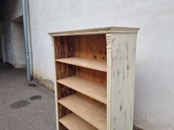 STARÁ KNIHOVNA V PATINĚ - 4