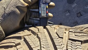 Zimní pneu 225/55/16 Uniroyal - 4