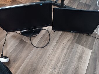 Levně prodám dvě menši televize - 4