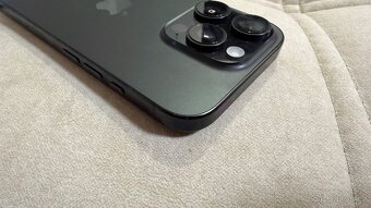 Apple iPhone 16 Pro - 4