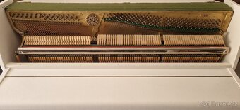Bílé piano Rösler - Petrof - 4
