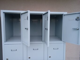 Plechová skříň - 12 boxu - 4