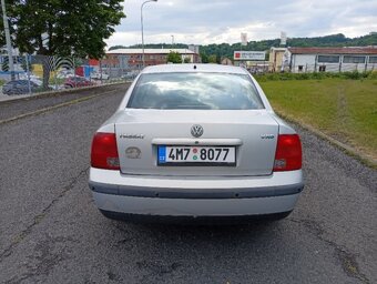 Passat originál VR5 110 kw dobrá výbava - 4