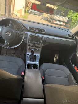 Volkswagen Passat B7 103kw šedá barva - 4