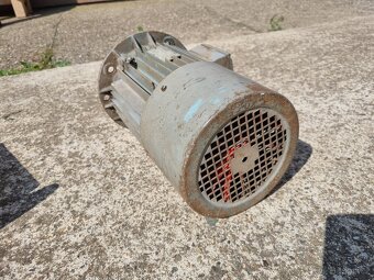 Motor ze sekačky 1,1 kW MEZ MOHELNICE - 4
