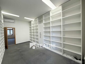 Pronájem kanceláře o výměře 15,95 m² v centru Karviná - Fryš - 4