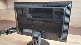 Monitor 22" LG Flatron Wide L226WTQ - 4