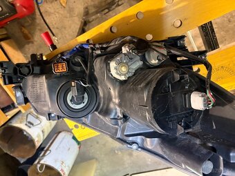 Levé přední světlo outback 2016 BS - 4