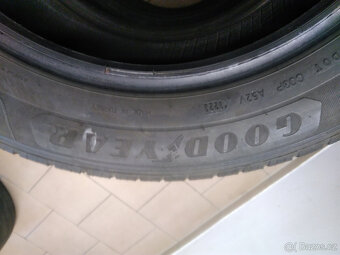GOOD YEAR 215/60R17C - 4