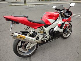 Yamaha YZF-R1 - 4