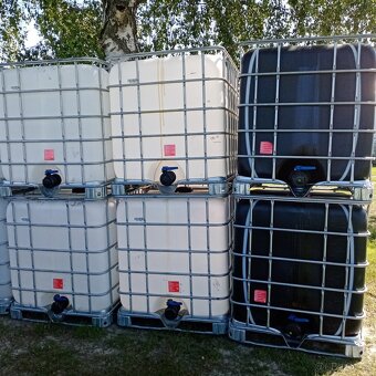 IBC nádrže kontejnery na 1000 litrů černé bílé - 4