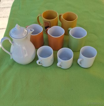 Retro - dřevěné + hrnky, konvice. - 4