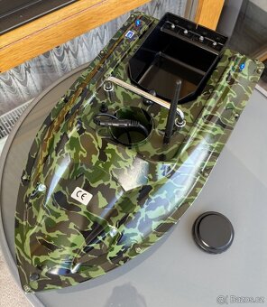 Loďka na ryby s integrovanou baterií MASKÁČOVÁ - 4