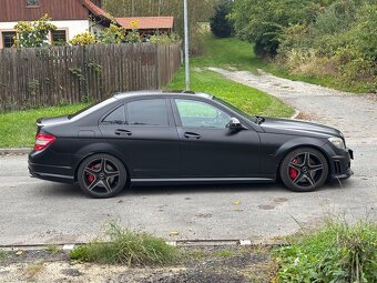 Mercedes Benz C63 AMG - 4