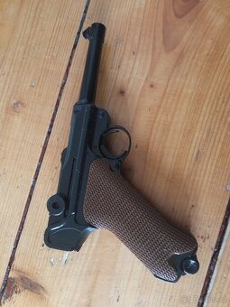 Pistole p38 a P08 - 4