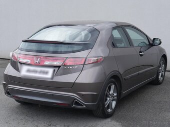 Honda Civic 1.4 I , 73 kW nafta, 2010 - 4