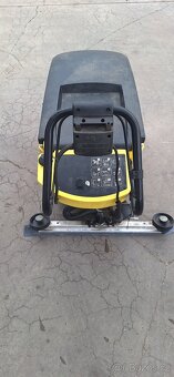 Čistící stroj na podlahy Karcher - 4
