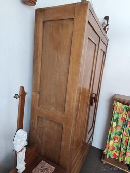 Prodám starožitnou skříň - 4