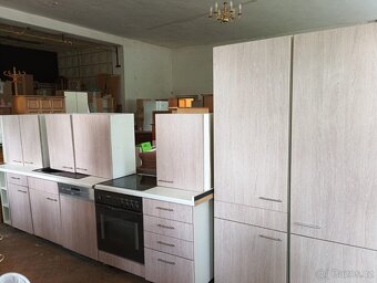 Kuchynska linka plně vybavena. - 4
