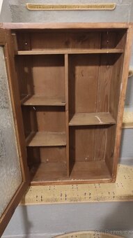 Stará skříňka lékárnička - 4