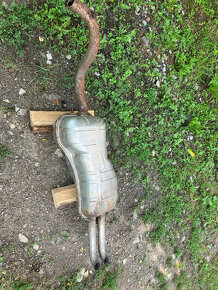 Prodám zadní díl výfuku na vůz Škoda Octavia 1.9 TDI - 4