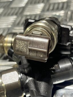 // Vstřikovače Subaru Legacy 2.0D 110kw // - 4