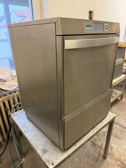 Myčka nádobí Winterhalter UC-XL - možnost mytí beden 60x40cm - 4