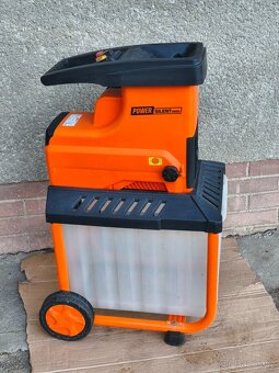 Prodám elektrický Válcový drtič Powersilent 2800 W.. - 4