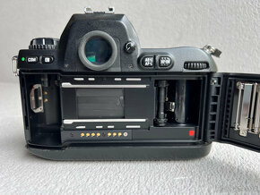 Nikon F100 - 4