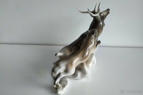 Sousoší jelen a vlk porcelánové Royal Dux Bohemia - 4
