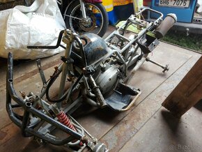 prodám toto torzo ze čtyřkolky s ČZ motorem - 4