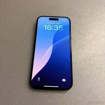 Nový iPhone 15 256GB černý, rok záruka - 4