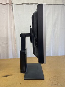 Dva 24” monitory HP LP2465 - 4