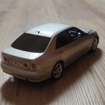 Limitovaný model Lexus IS200 v měřítku 1:18 - 4