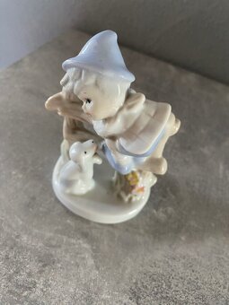 Porcelánová figurka – chlapec s pejskem - 4