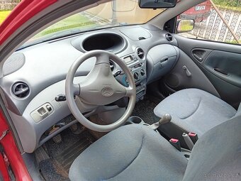 Prodám Toyotu Yaris 1,0l - 4