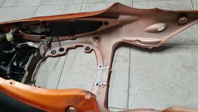 Suzuki GSX-R 1300 Hayabusa zadní kapota, blinkry a světlo - 4