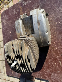 Predám MOTOR ČZ 125/476 pretáča a radí - 4