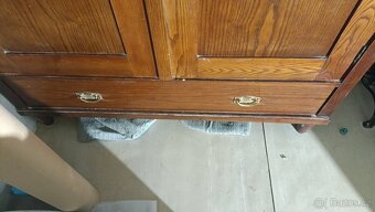 starožitná skříň - 4