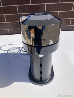 Kávovar Vertuo Next EU Dark Chrome Dix Nespresso nový - 4