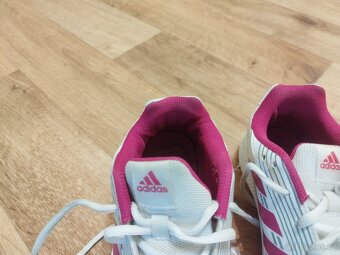 Halová dívčí obuv Adidas vel 36 1/4 - 4