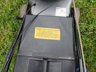 benzinova sekacka MTD s kosem - 4